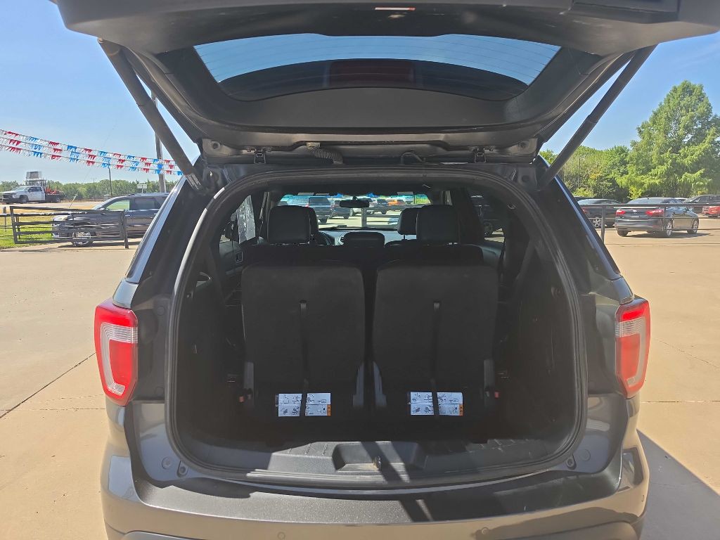 2017 Ford Explorer Image 2