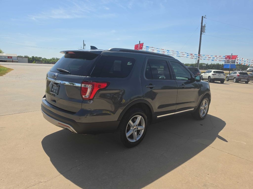 2017 Ford Explorer Image 4