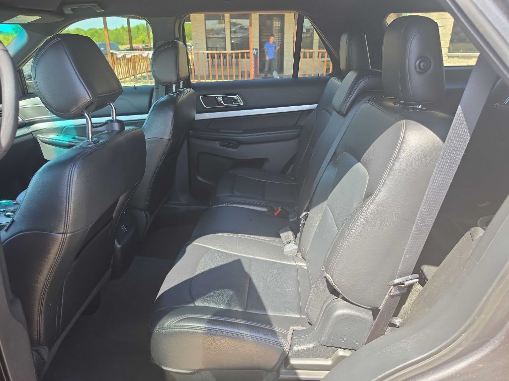 2017 Ford Explorer Image 11