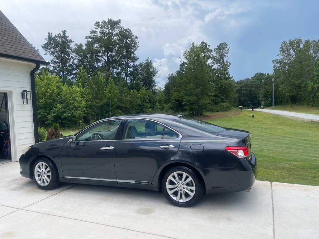 2010 Lexus ES Image 2
