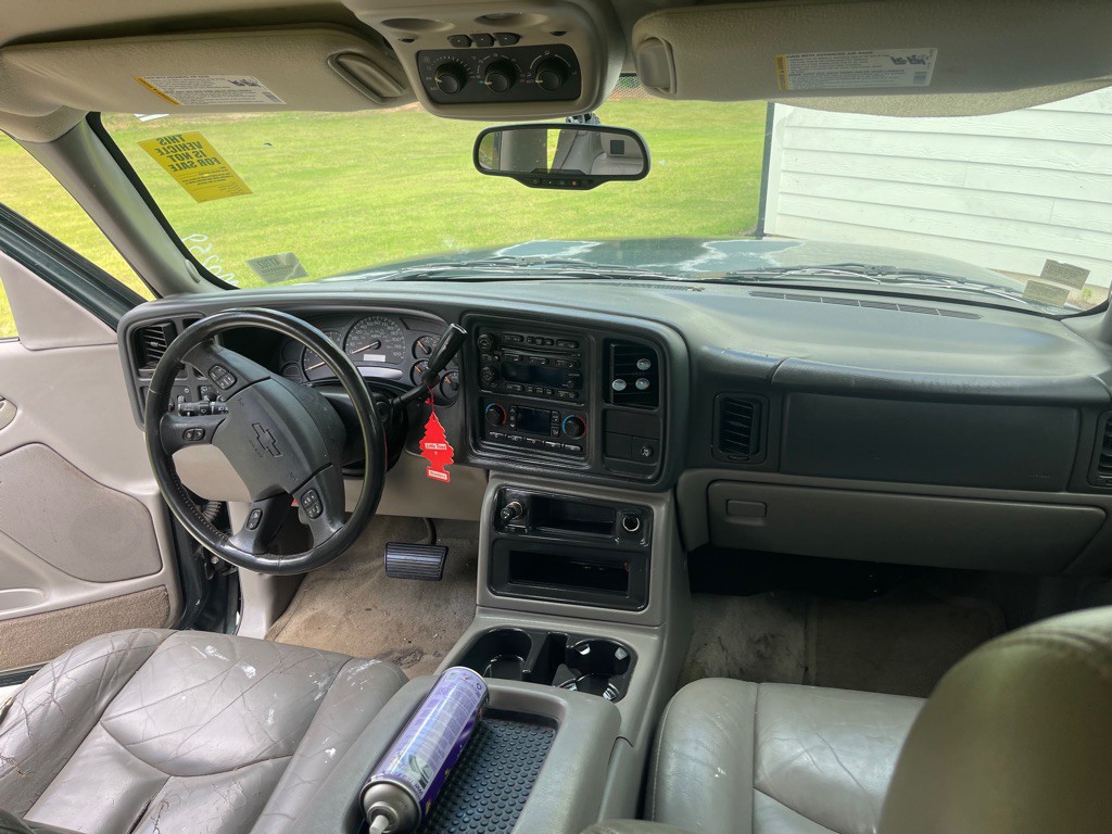 2004 Chevrolet Tahoe Image 3