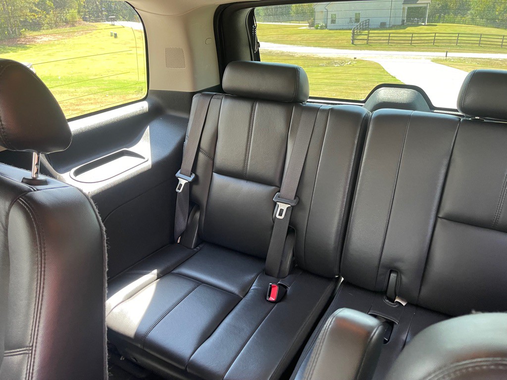 2010 Chevrolet Tahoe Image 2