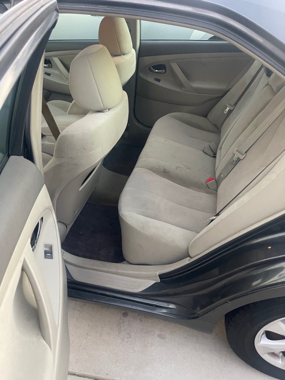 2011 Toyota Camry Image 2