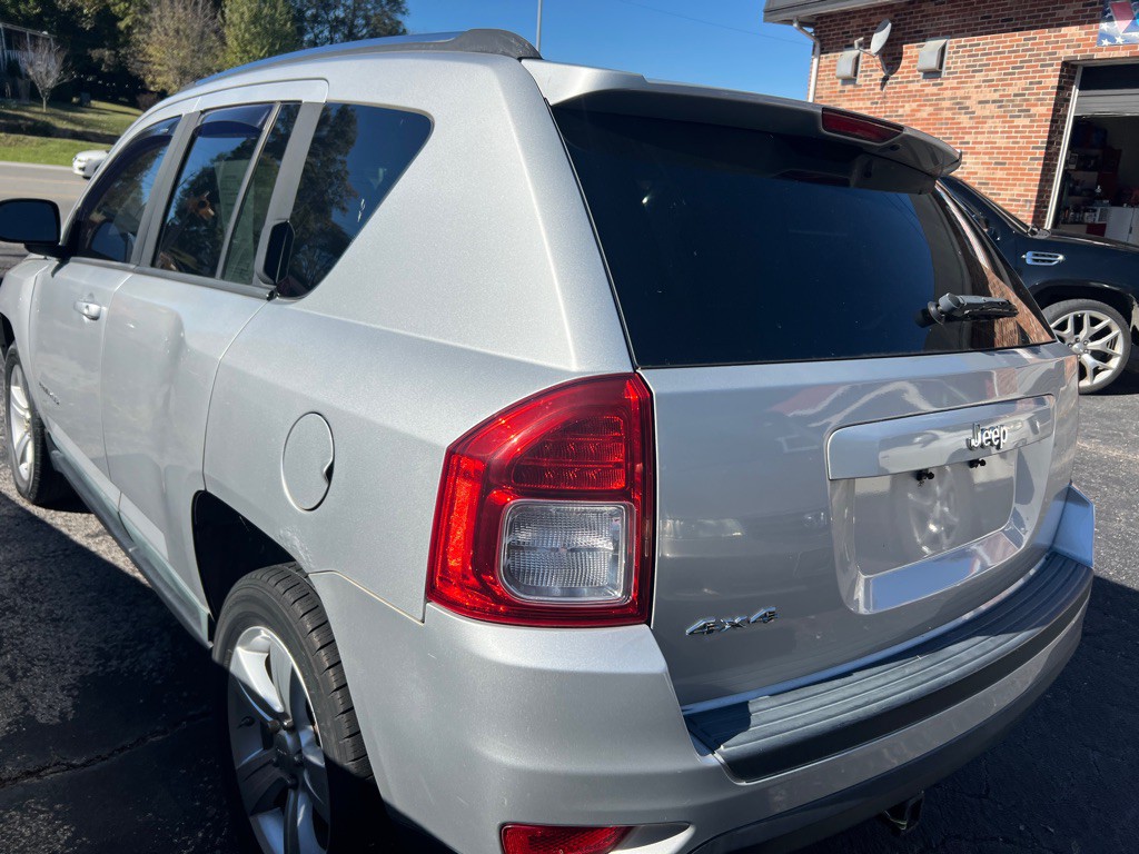2011 Jeep Compass Image 5