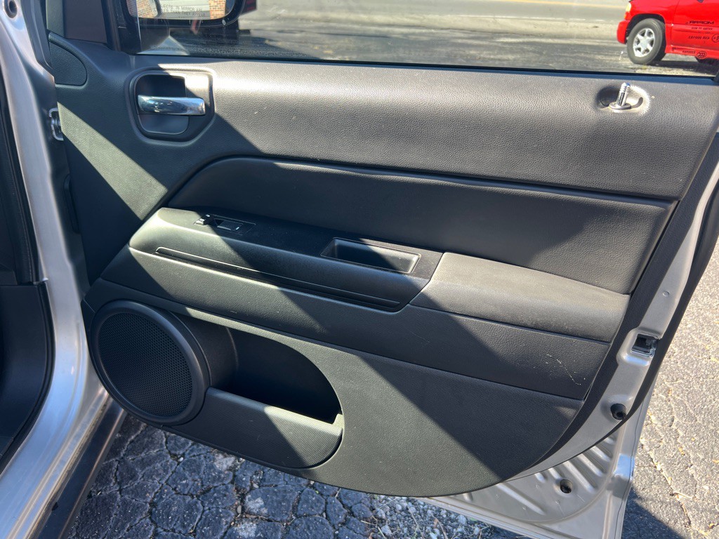 2011 Jeep Compass Image 9