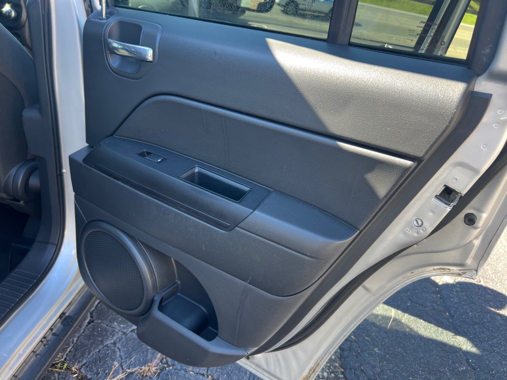 2011 Jeep Compass Image 13