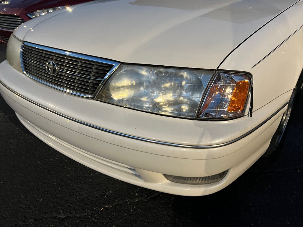 1999 Toyota Avalon Image 2