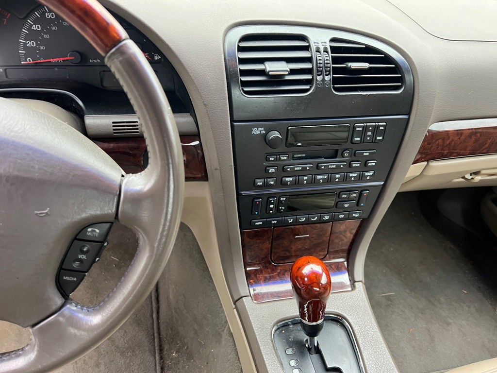 2000 Lincoln LS Image 12