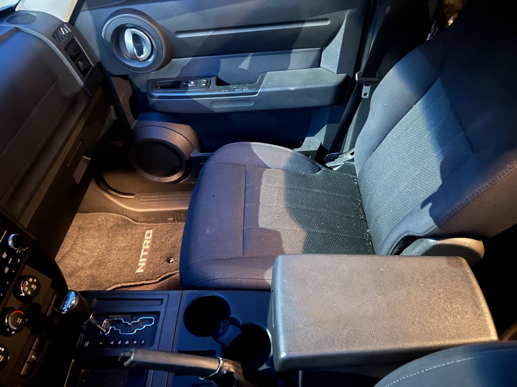 2011 Dodge Nitro Image 13