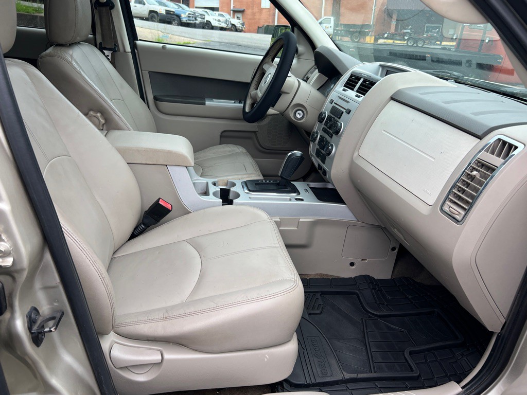 2010 Mercury Mariner Image 10