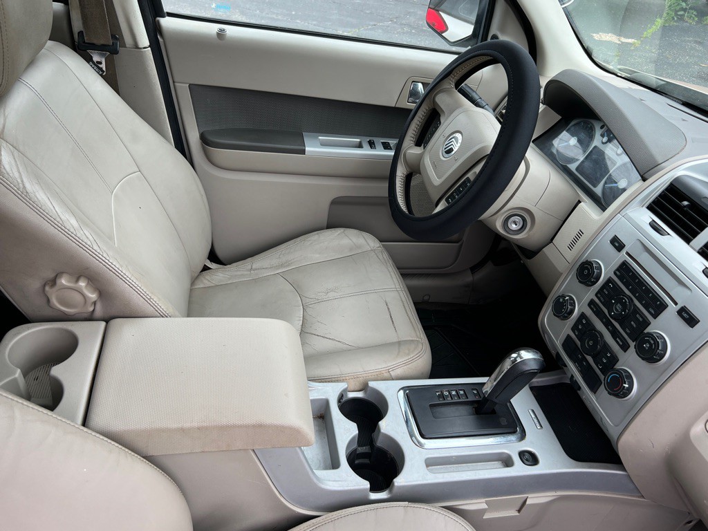 2010 Mercury Mariner Image 11