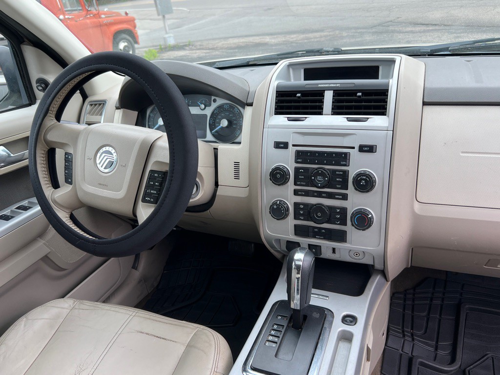 2010 Mercury Mariner Image 12
