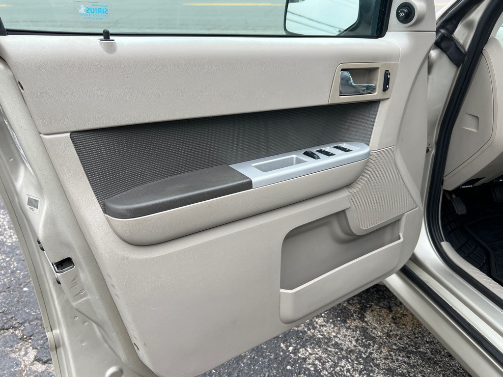 2010 Mercury Mariner Image 18