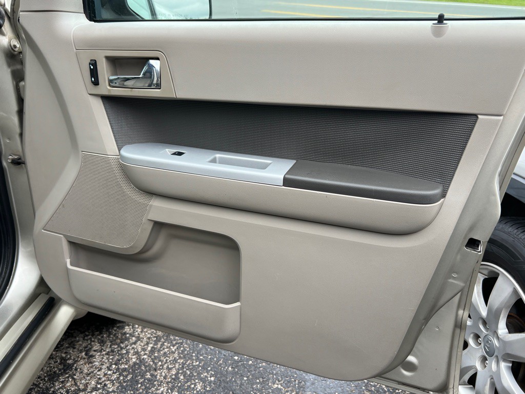 2010 Mercury Mariner Image 14