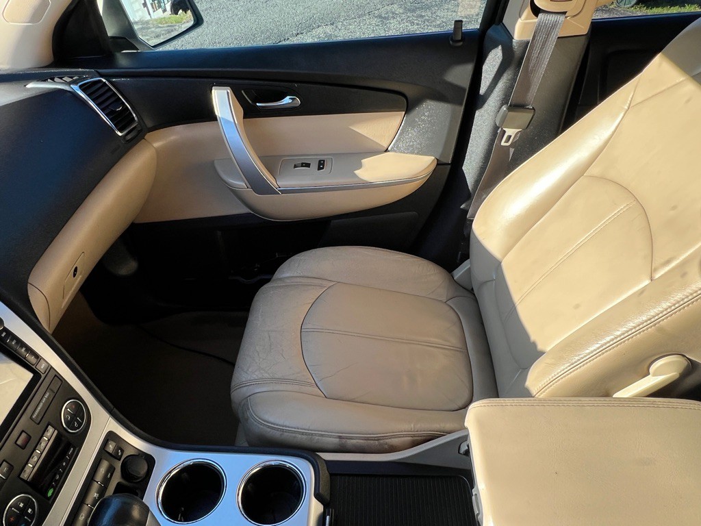 2011 GMC Acadia Image 11