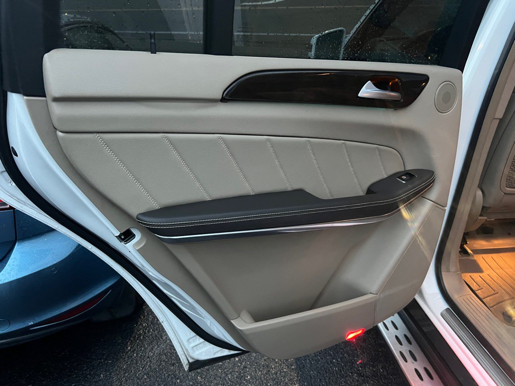 2014 Mercedes-Benz GL-Class Image 27