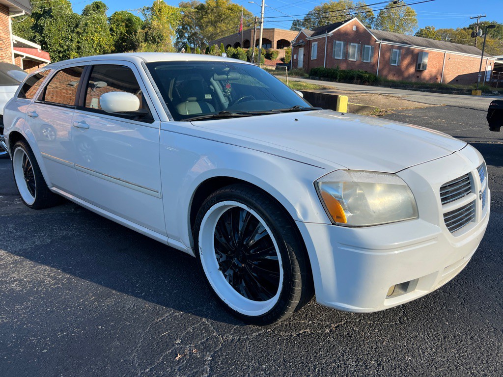 2007 Dodge Magnum Image 2