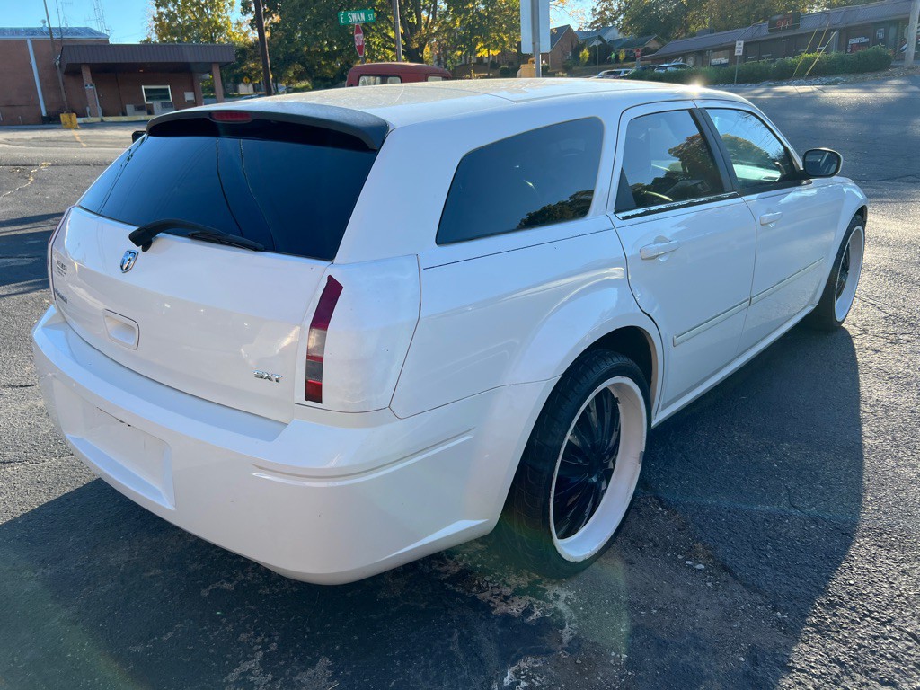 2007 Dodge Magnum Image 3