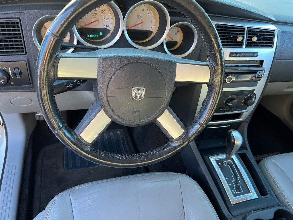 2007 Dodge Magnum Image 10