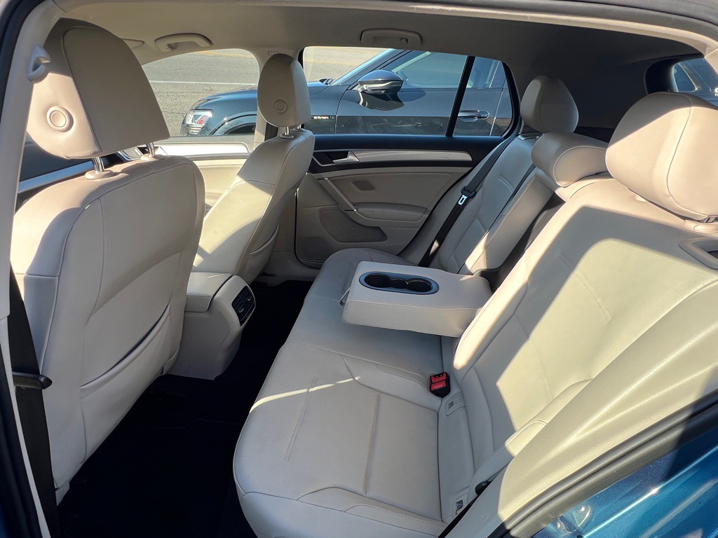 2015 Volkswagen Golf Image 16