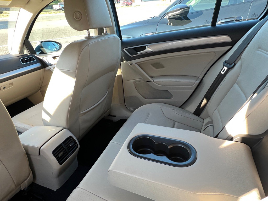 2015 Volkswagen Golf Image 17