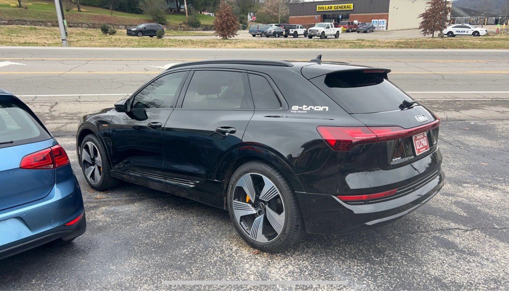 2023 Audi E-tron Image 3