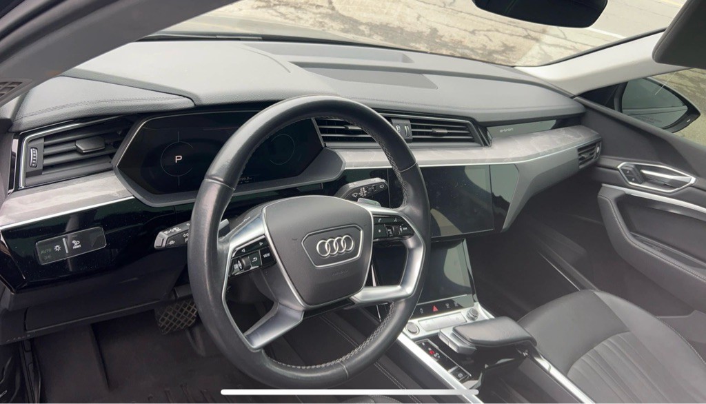 2023 Audi E-tron Image 8