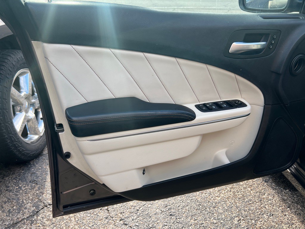 2016 Dodge Charger Image 11