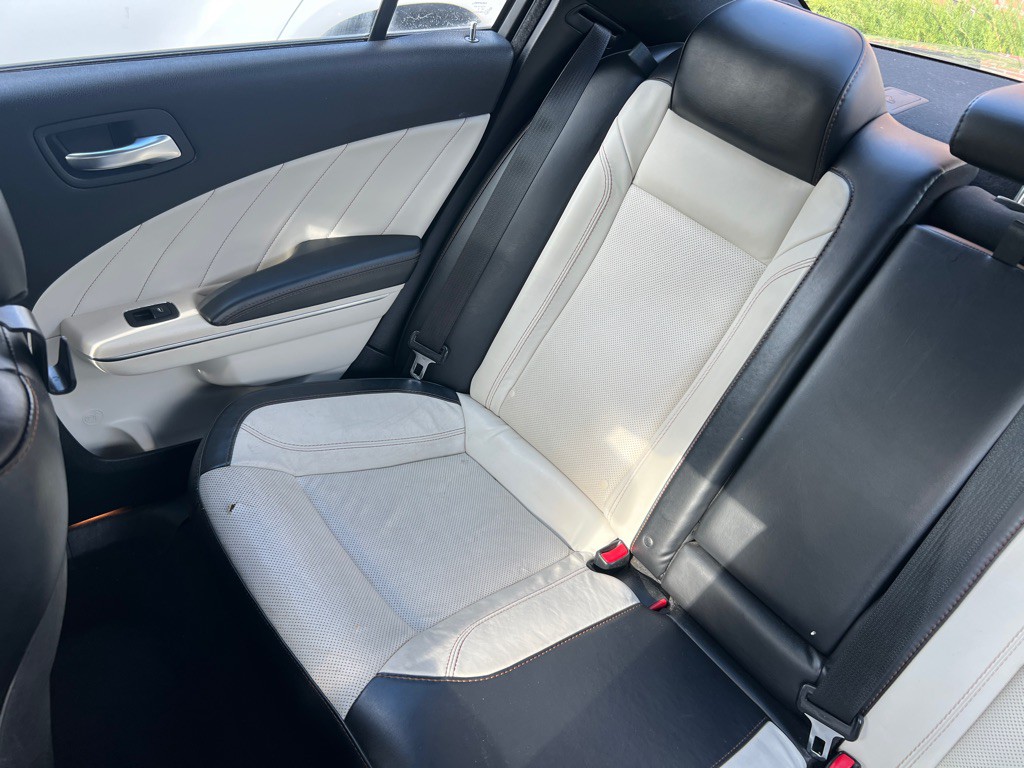2016 Dodge Charger Image 12