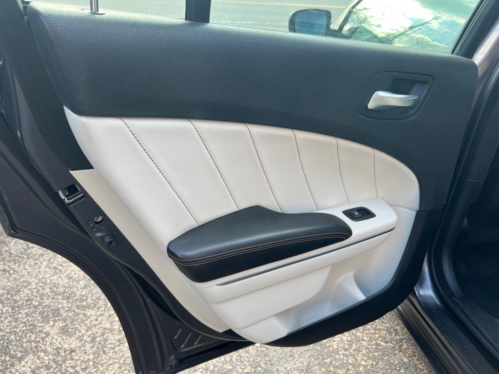2016 Dodge Charger Image 17