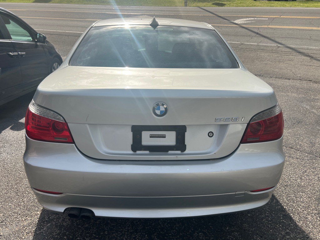 2010 BMW 5 Series Image 9