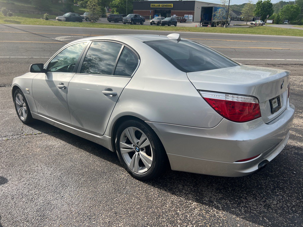 2010 BMW 5 Series Image 11