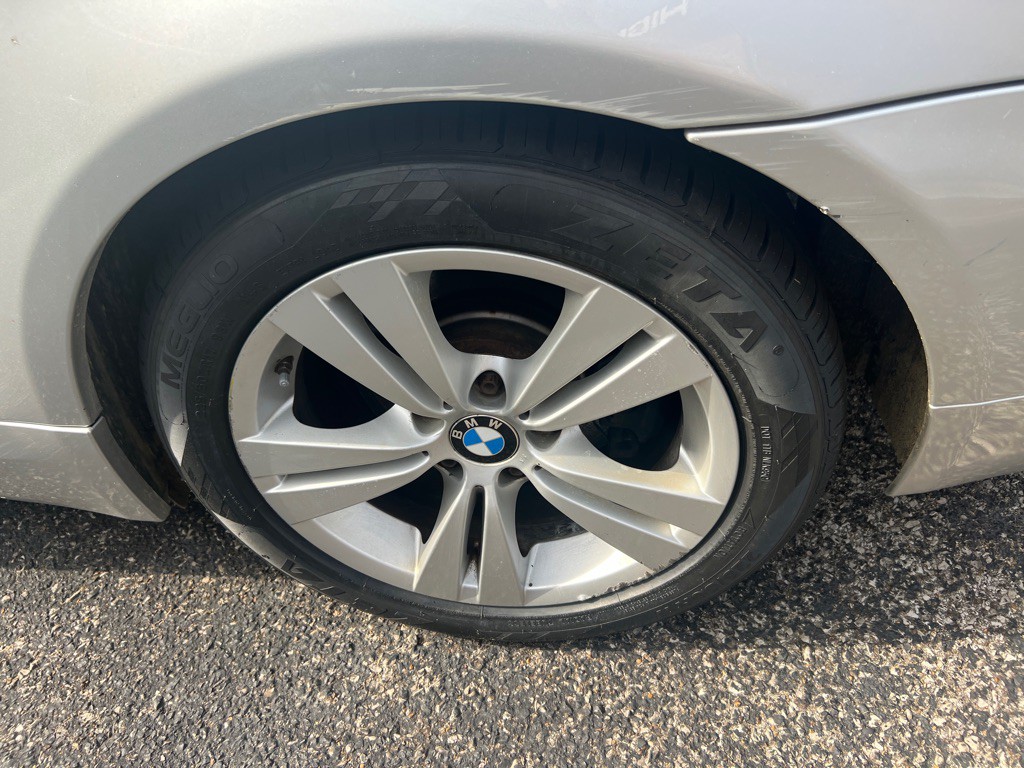 2010 BMW 5 Series Image 12