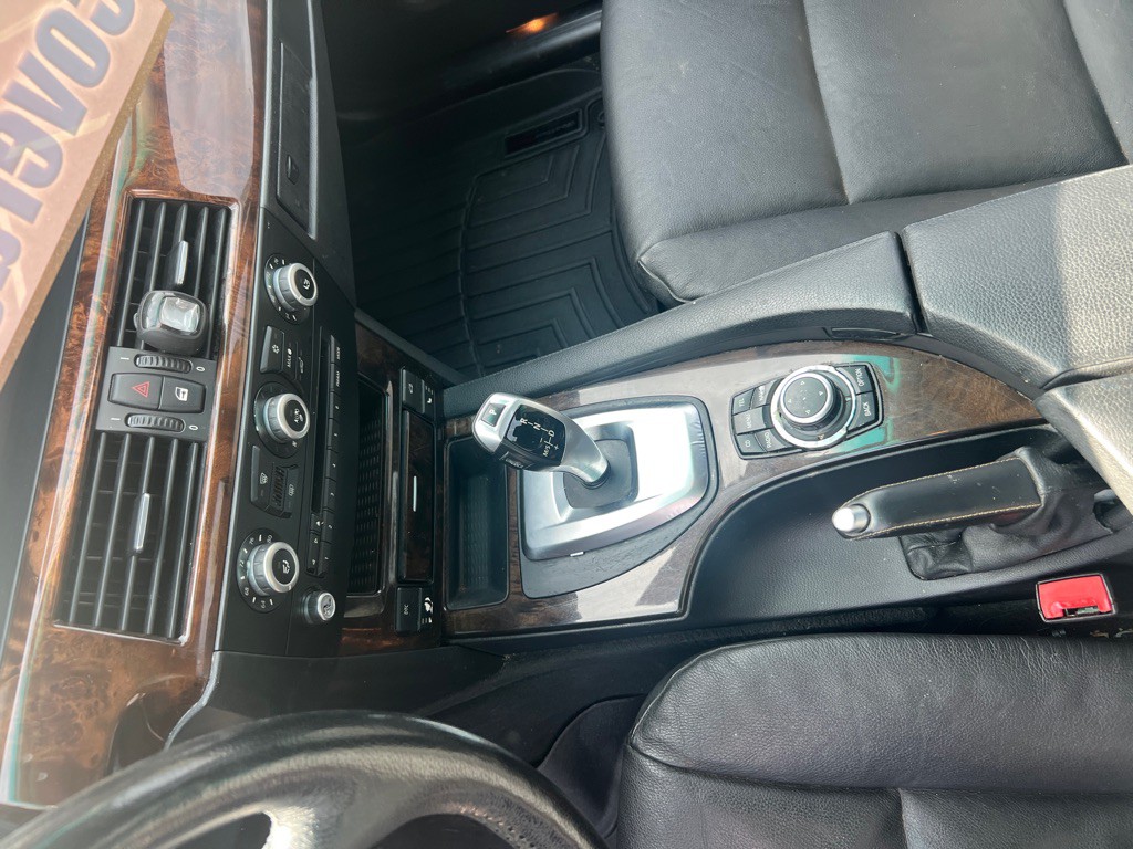 2010 BMW 5 Series Image 17
