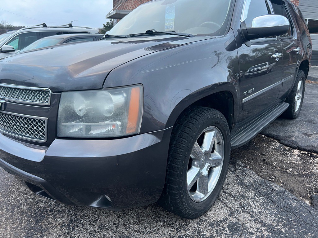 2011 Chevrolet Tahoe Image 2