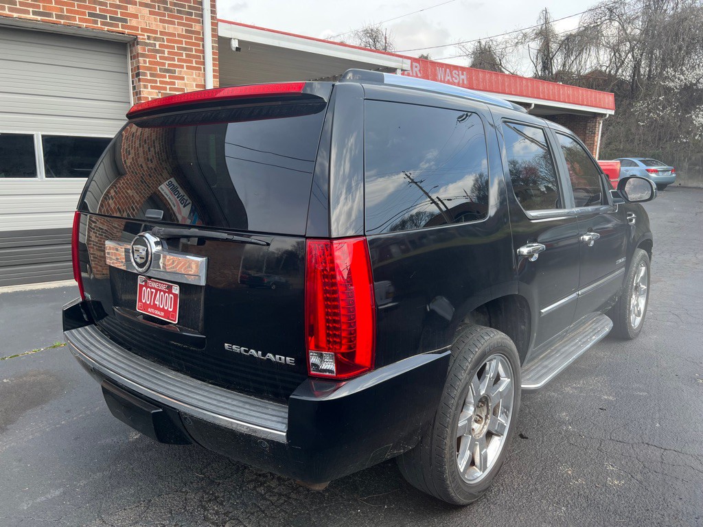 2010 Cadillac Escalade Image 4