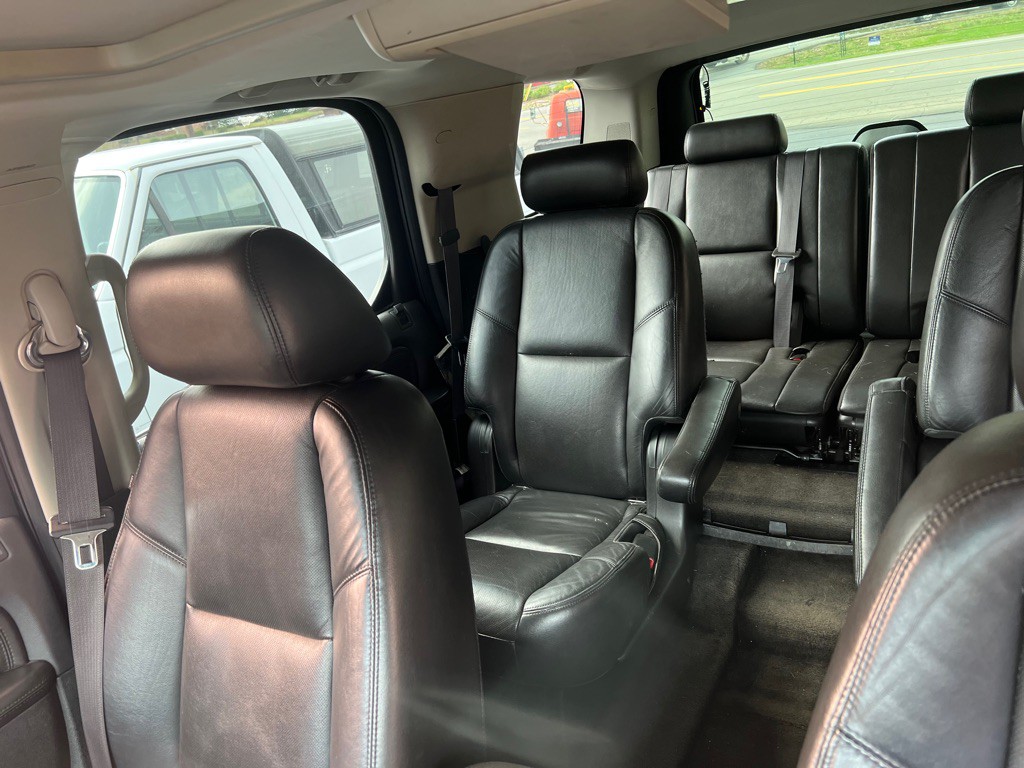 2010 Cadillac Escalade Image 9