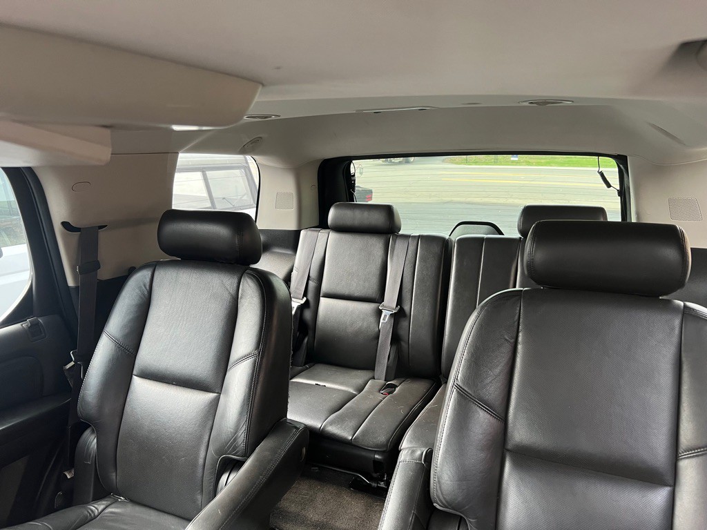 2010 Cadillac Escalade Image 10
