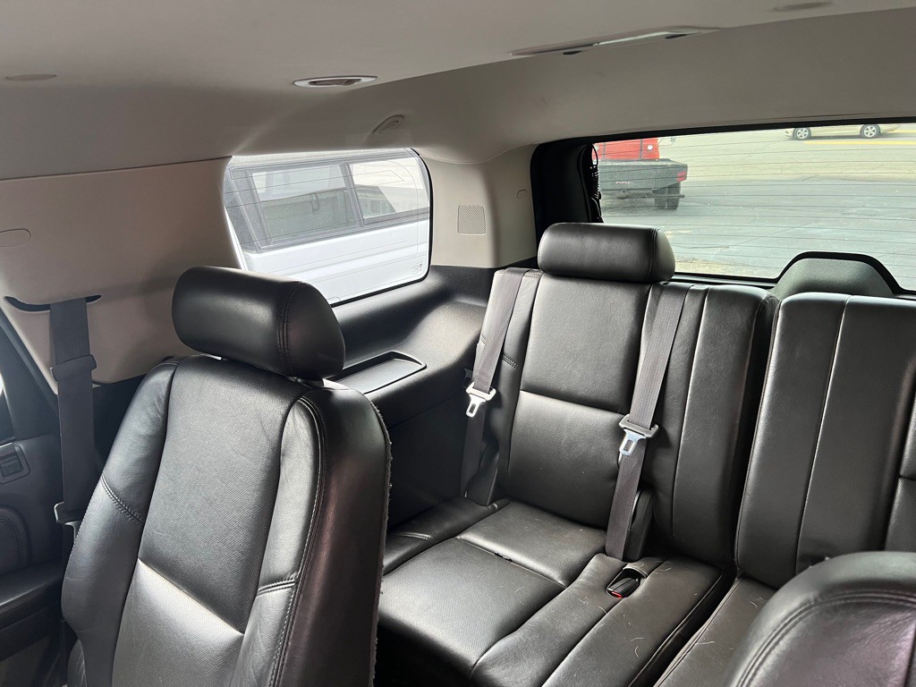 2010 Cadillac Escalade Image 12