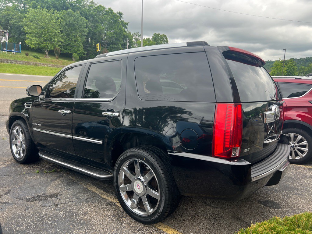 2010 Cadillac Escalade Image 18
