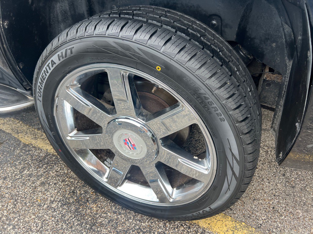 2010 Cadillac Escalade Image 21