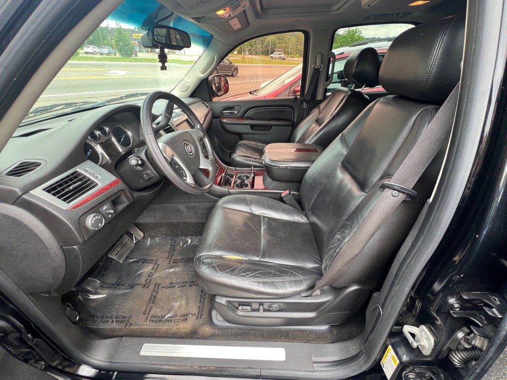 2010 Cadillac Escalade Image 23