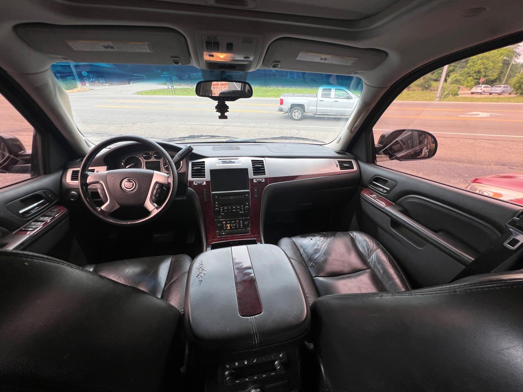 2010 Cadillac Escalade Image 25