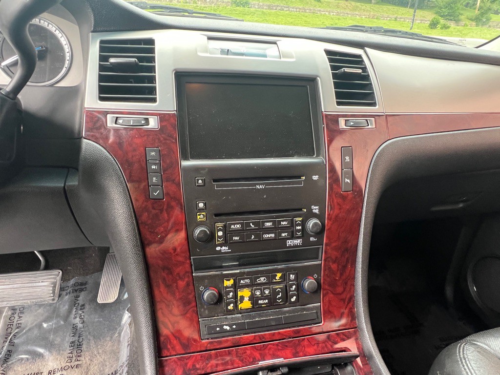2010 Cadillac Escalade Image 27