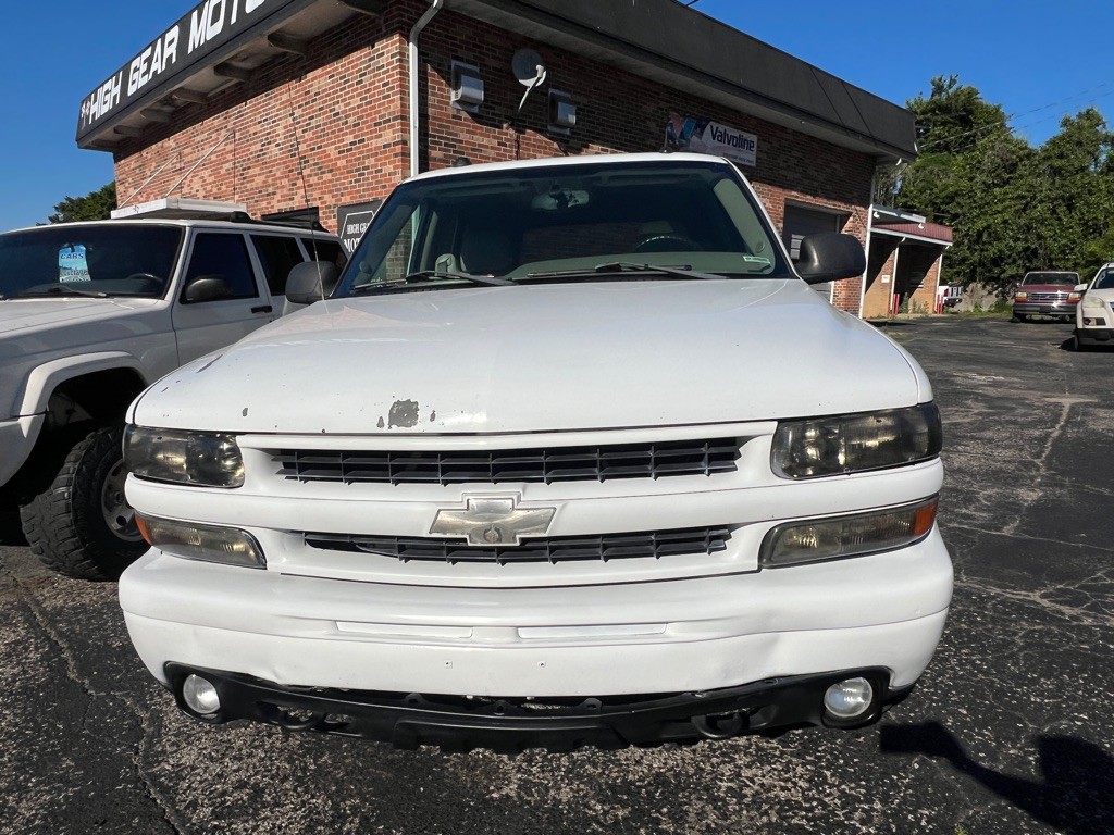 2005 Chevrolet Tahoe Image 2