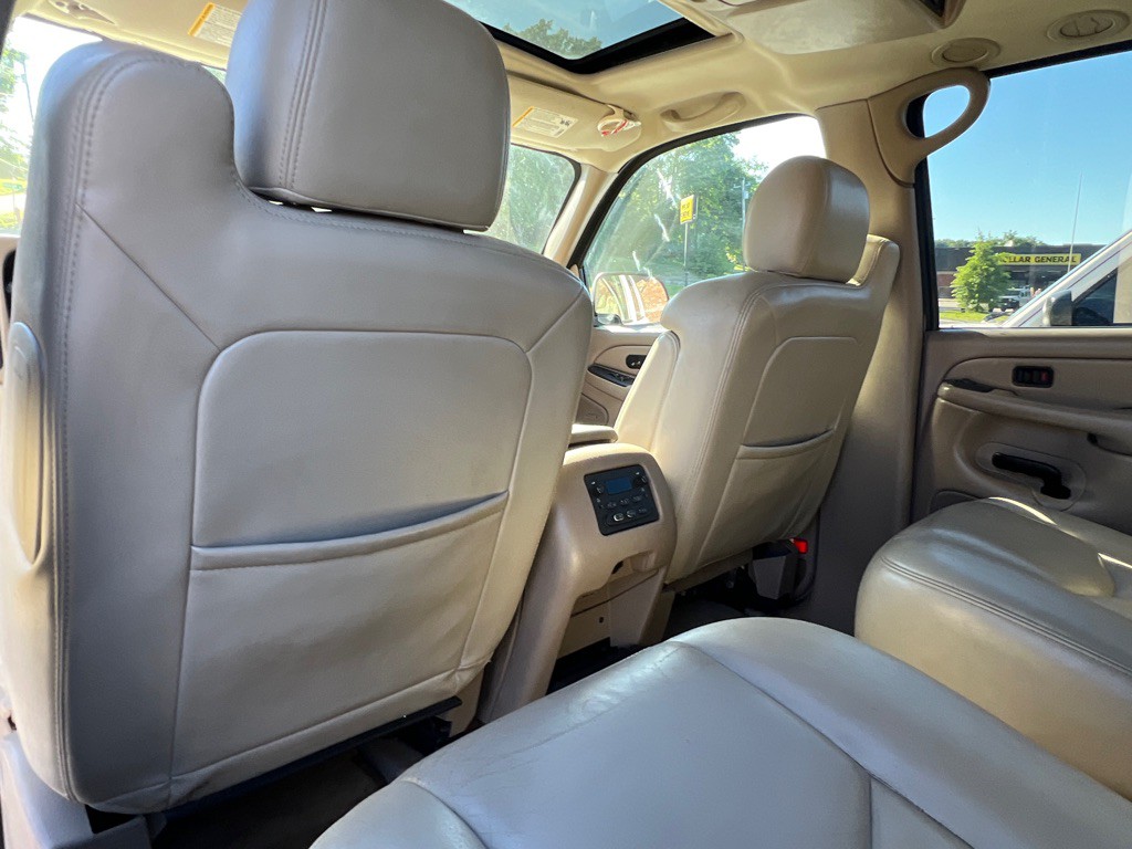 2005 Chevrolet Tahoe Image 24
