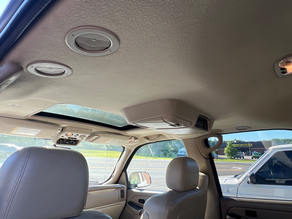 2005 Chevrolet Tahoe Image 25