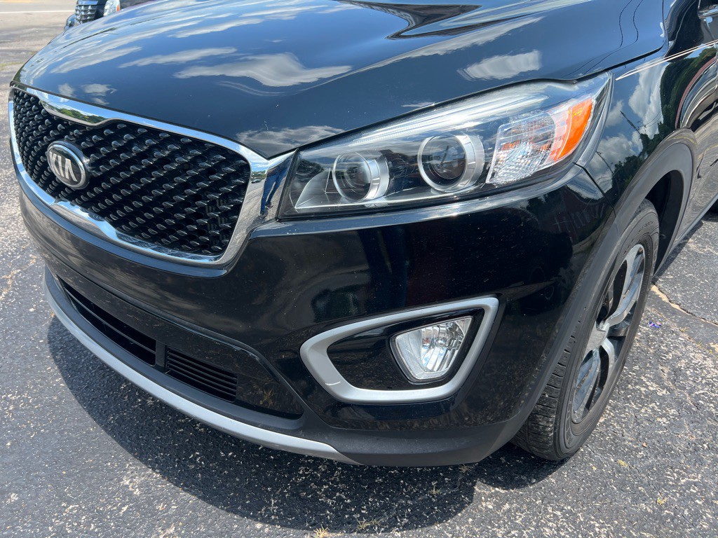 2017 Kia Sorento Image 2
