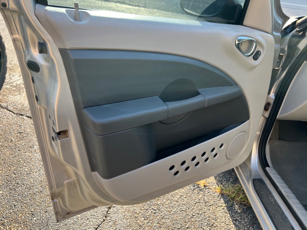 2006 Chrysler PT Cruiser Image 8