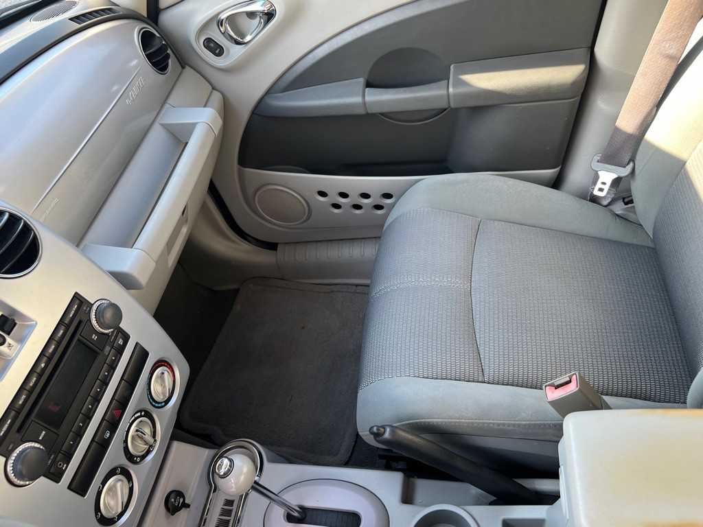2006 Chrysler PT Cruiser Image 9